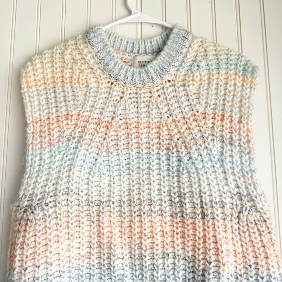 Second Female Size L Elsa Knitted Vest in Brunnera Blue - Picture 4 of 8